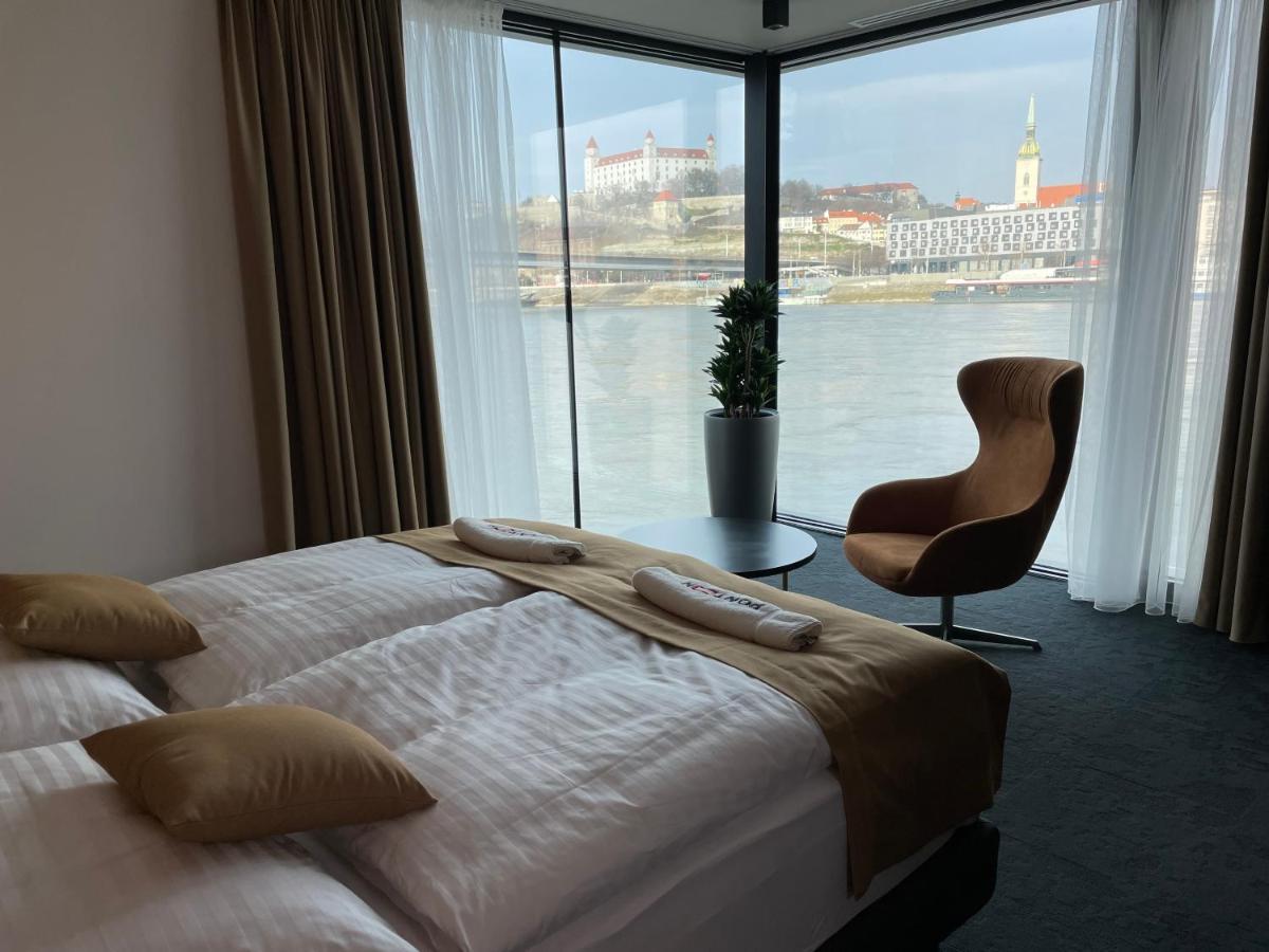 Ponton Rooms Bratislava Esterno foto